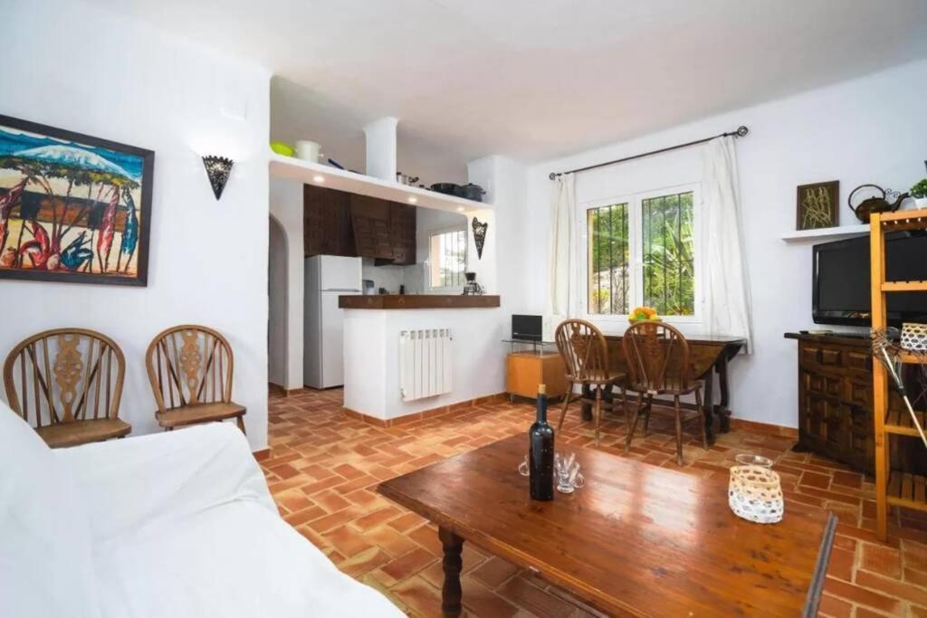 4 Persoons Bungalow Met Gemeenschappelijk Zwembad Teulada Exteriör bild