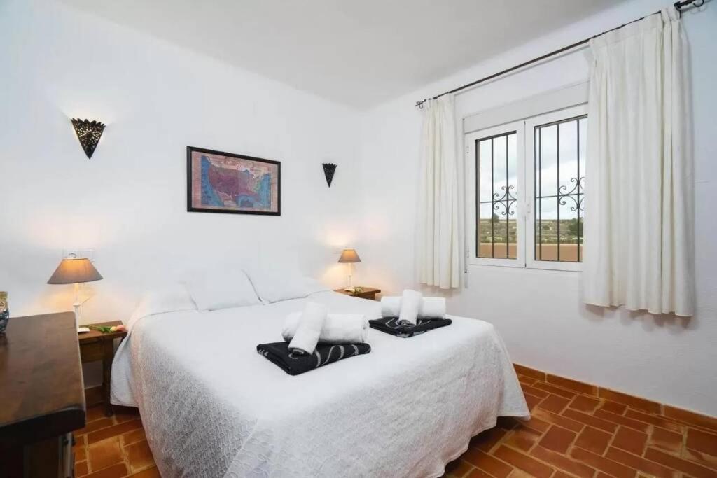 4 Persoons Bungalow Met Gemeenschappelijk Zwembad Teulada Exteriör bild