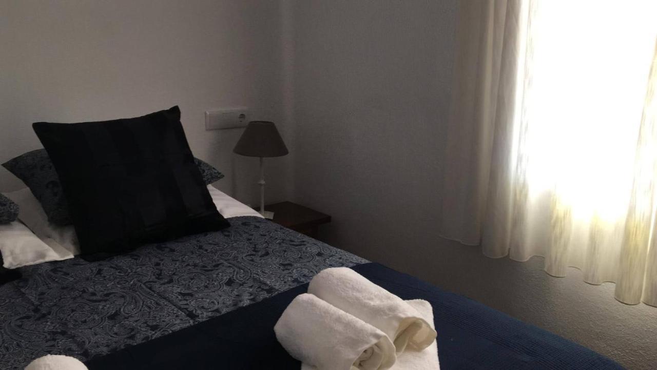 4 Persoons Bungalow Met Gemeenschappelijk Zwembad Teulada Exteriör bild