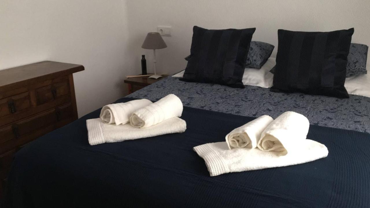 4 Persoons Bungalow Met Gemeenschappelijk Zwembad Teulada Exteriör bild