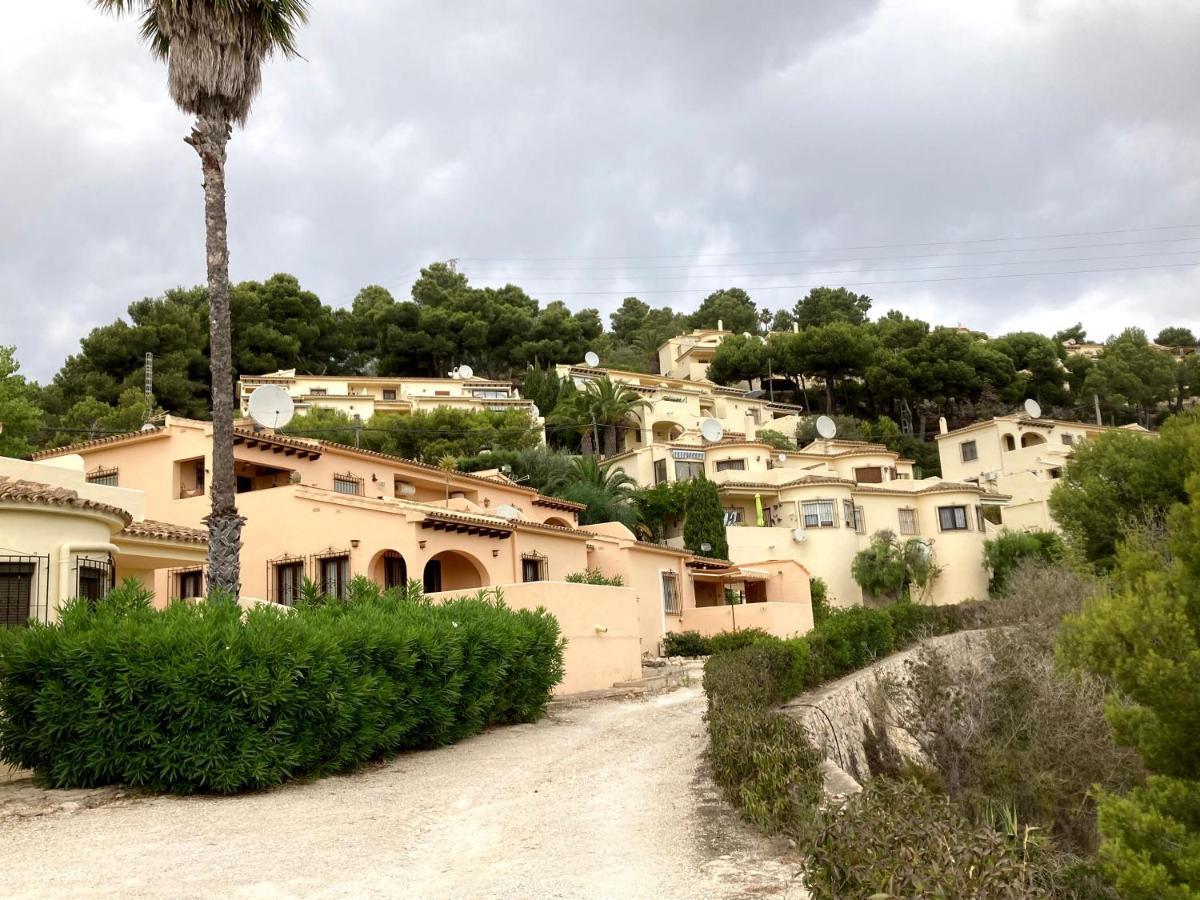 4 Persoons Bungalow Met Gemeenschappelijk Zwembad Teulada Exteriör bild